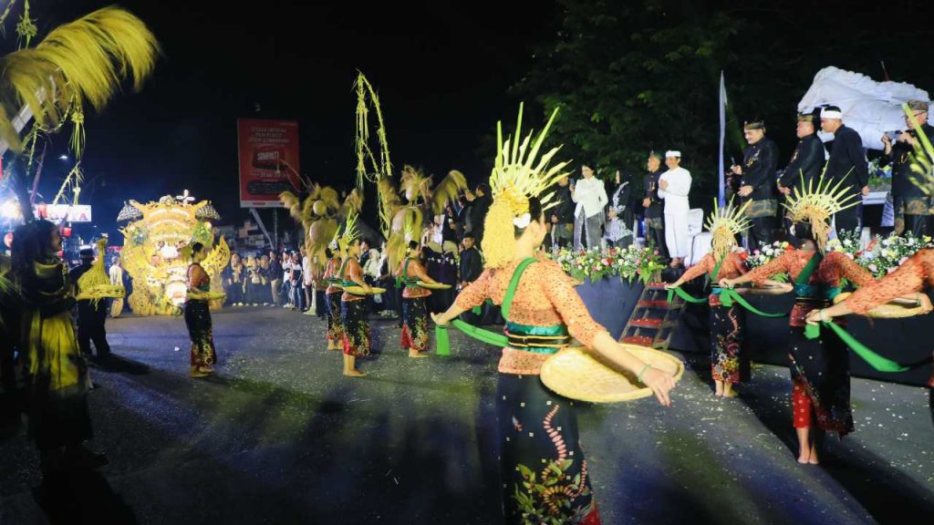 Budaya Nusantara yang Tercermin dalam Wisata Alam: Jalan-Jalan Sambil Belajar, Ketawa, dan Jajan